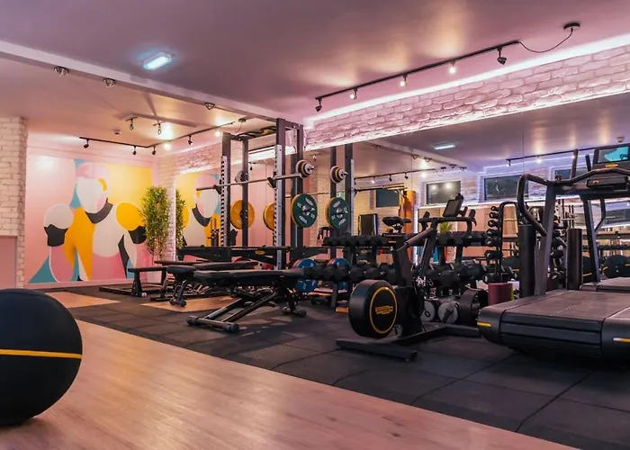 Chelsea Flat 10 Mins Harrods, Balcony, Gym, Air Conditioning