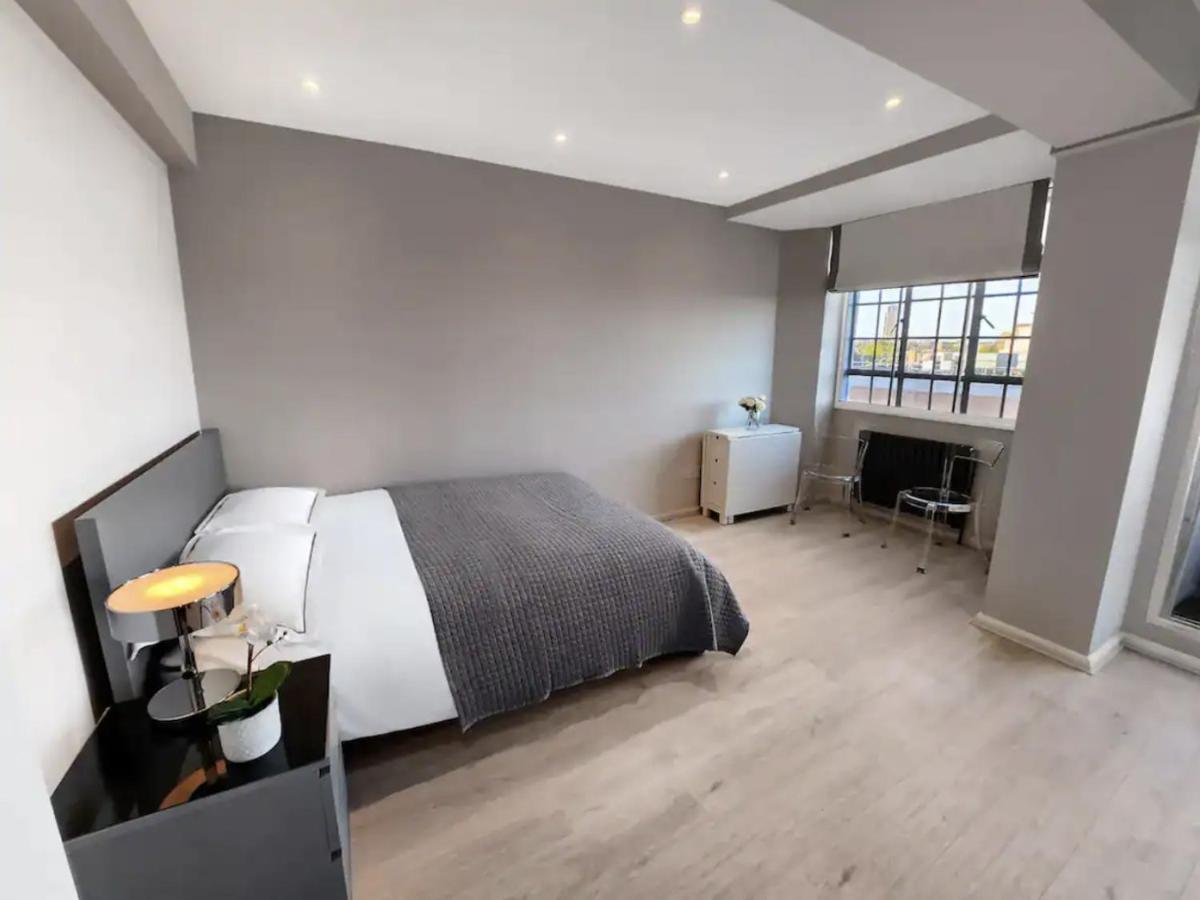 Chelsea Flat 10 Mins Harrods, Balcony, Gym, Air Conditioning Londra
